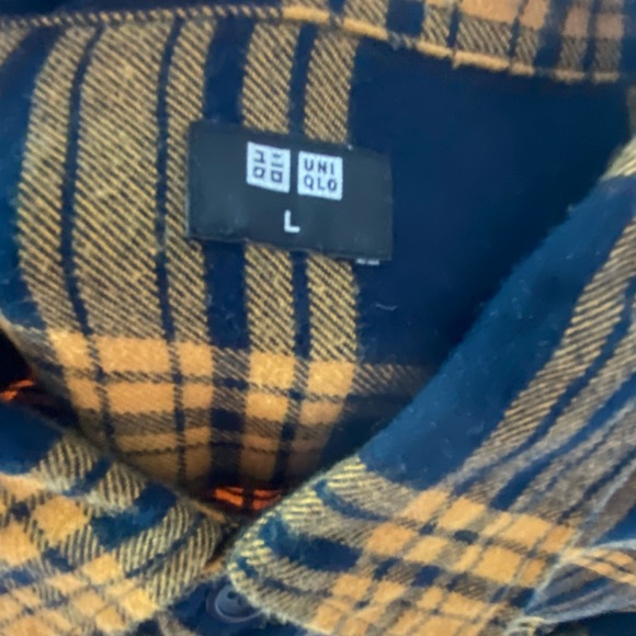 Uniqlo Plaid Long Sleeve Flannel Shirt size L. Measurements in the photos. - Picture 2 of 4